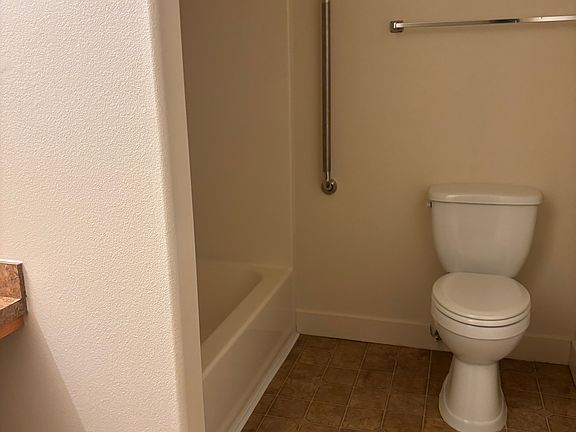 3rd image of 2561 N Roosevelt Dr APT 102