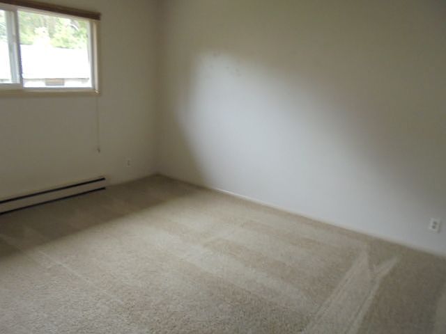 2nd image of 802 E Maple St