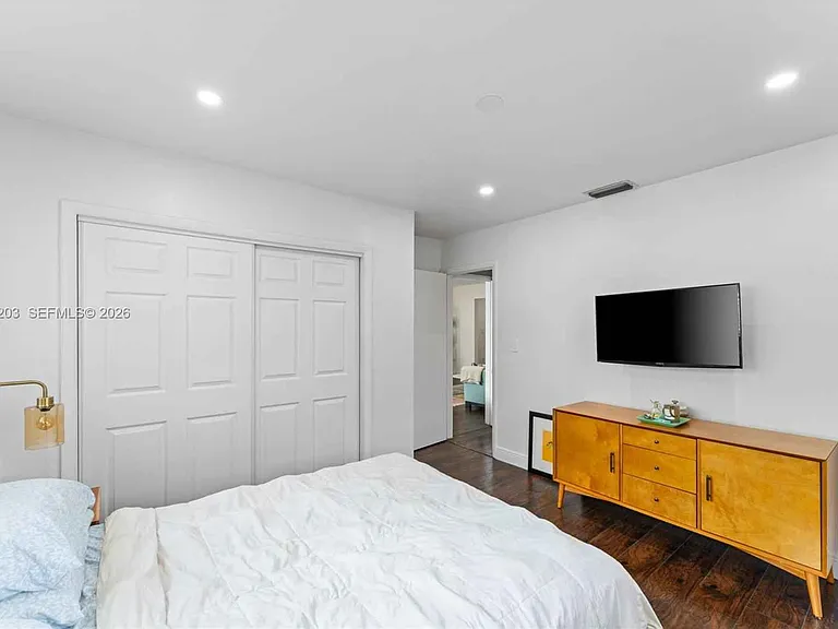 2311 SW 2nd St — Photo 3