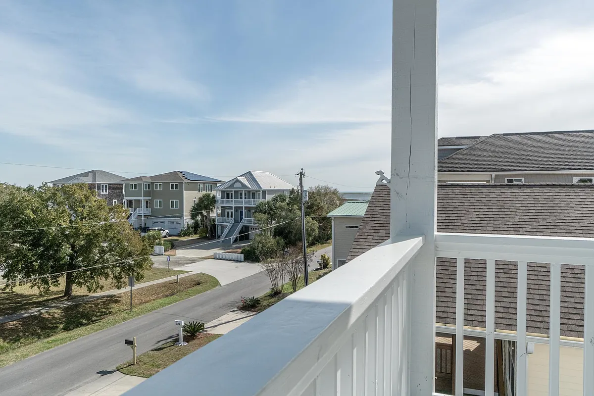 Building Photo - 322 Loder Ave