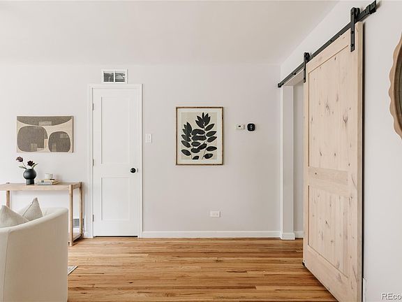 4th image of 1120 N Locust Street