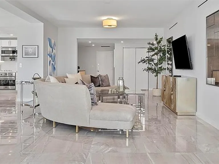 16 Island Ave #7C — Photo 38
