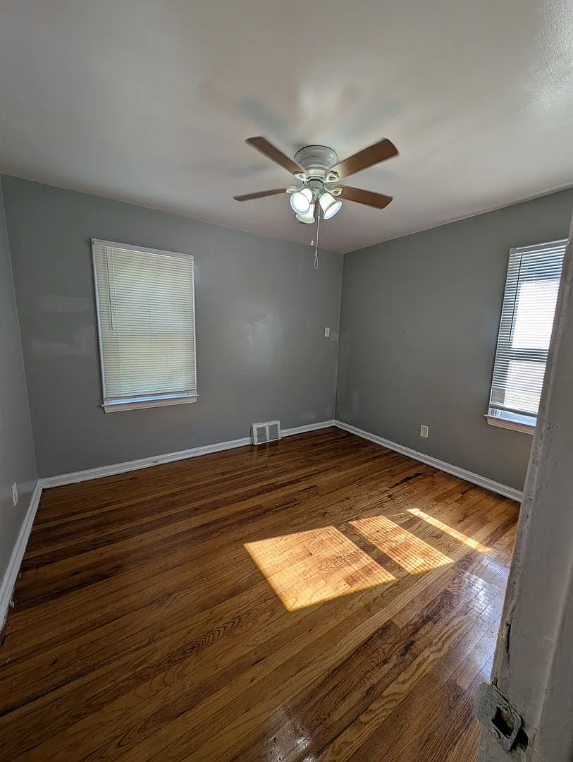 3 bedroom 2 bath garage Detroit/Redford Boarder — Photo 3