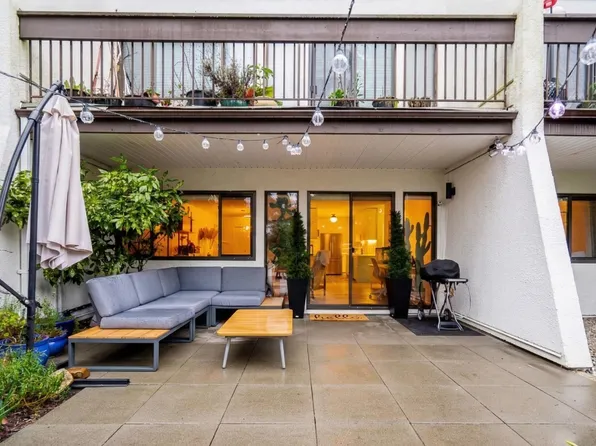 7363 Montecito Dr #4, Burnaby, BC V5A 1R4