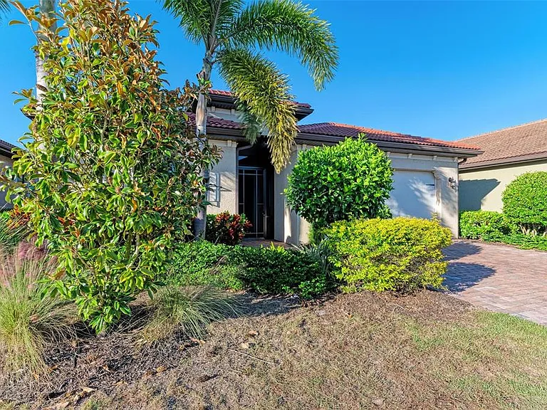 228 Maraviya Blvd — Photo 4