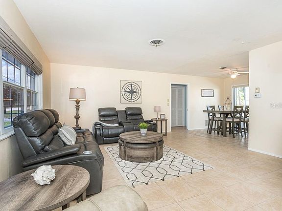 4th image of 1160 Oxford Dr
