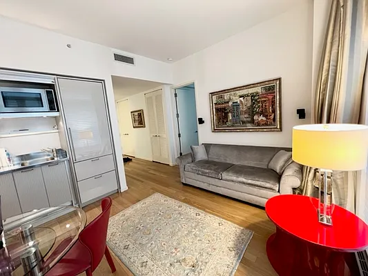 Rented by La Seven Inc. | media 14