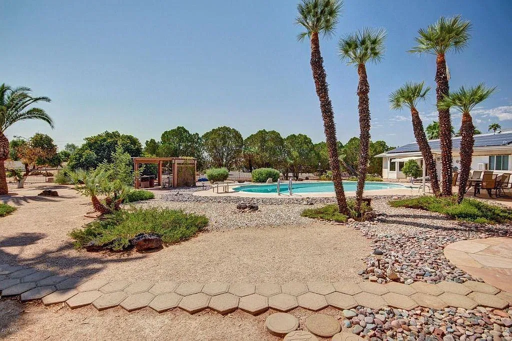 17023 N Country Club Dr — Photo 2