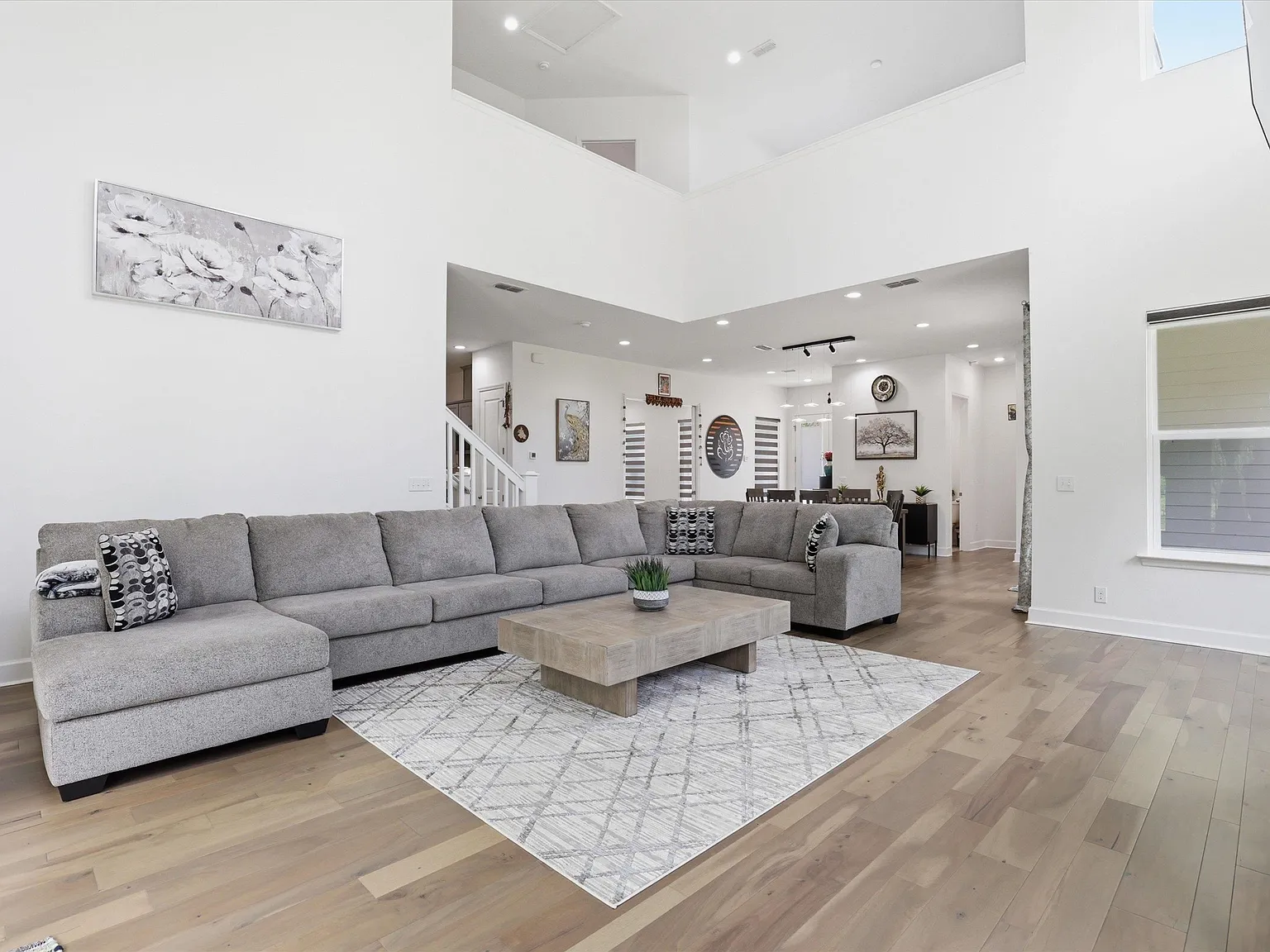 4 bed, 3.5 bath, 3049 sqft, $4,499 — Photo 4