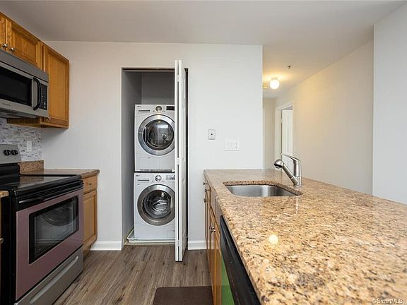 3rd image of 300 Broad St #906