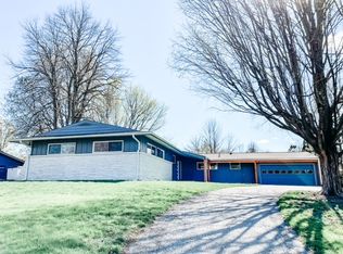 1101 Lincolnshire Dr, Champaign, IL 61821