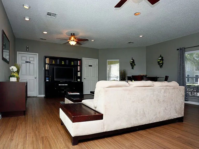 502 W Longspur Blvd — Photo 36