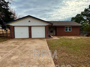 440 E Carson Ln, Mustang, OK 73064