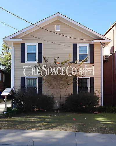 995 King St Photo 1