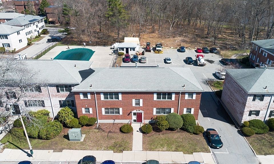1st image of 137 Lake Shore Rd APT 4