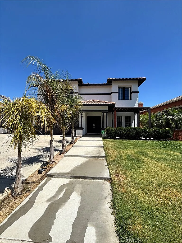 5 bed, 2887 sqft, $4,200 — Photo 2
