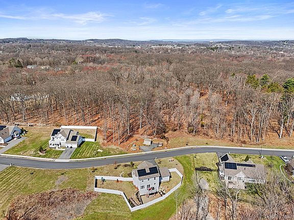 3rd image of 24 Knoll Crest Court