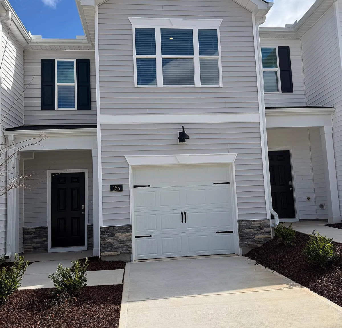 3 bed, 1416 sqft, $1,595 — Photo 1