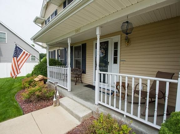 3rd image of 3917 Rockmount Ln