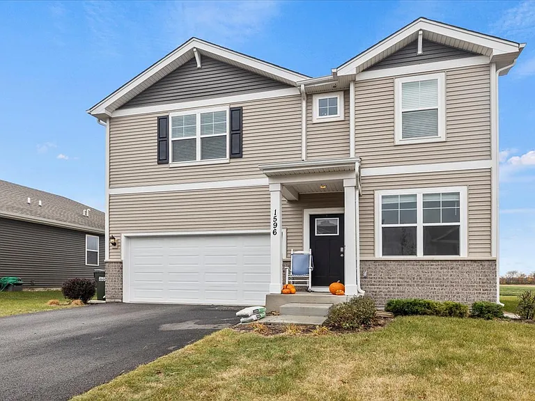 1596 Dublin Dr — Photo 2