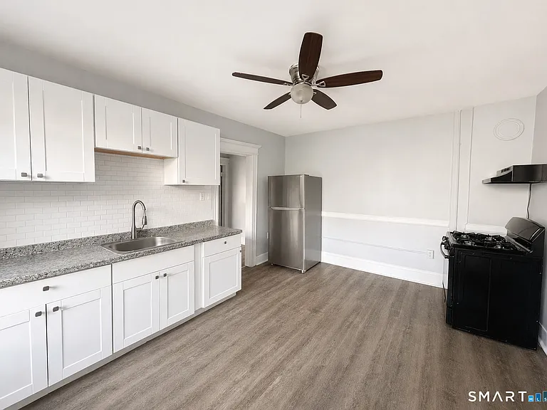 350 Spring St — Photo 2