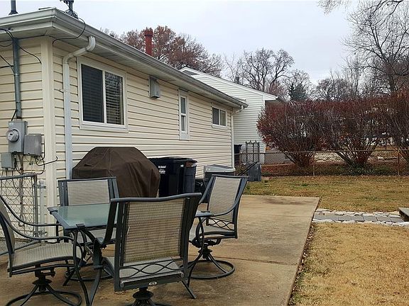 3rd image of 7840 Harlan Ave