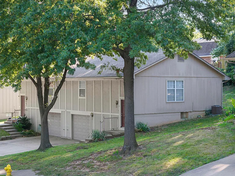 732 NE Barnes Dr #B — Photo 20