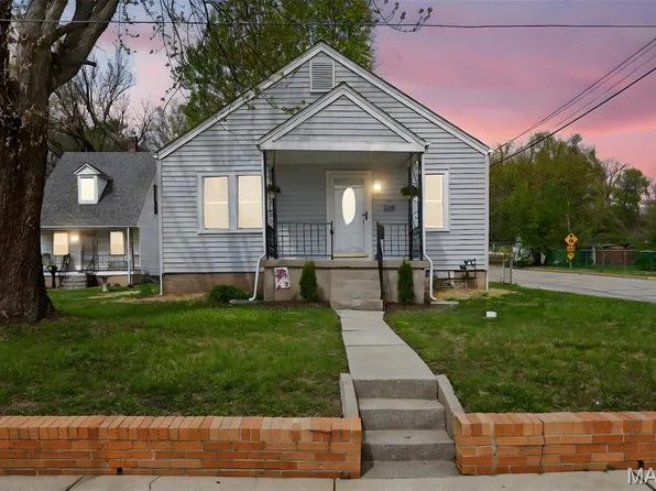 1525 N 4th St, Saint Charles, MO 63301