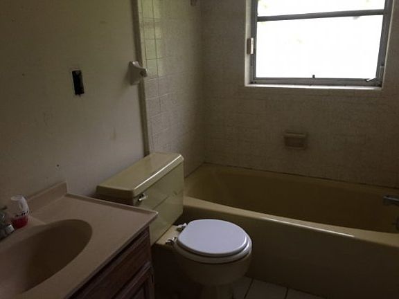 3rd image of 8880 N Golfview Dr