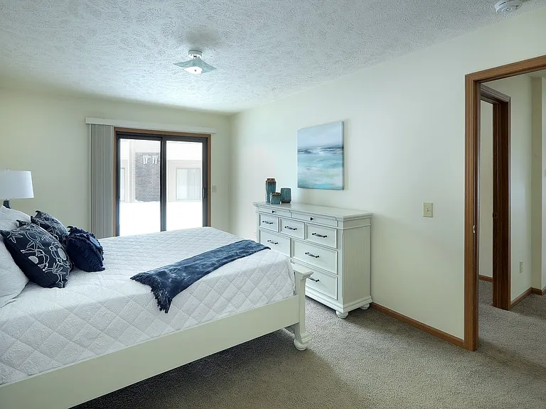 Oak Tree Apartments — Photo 13
