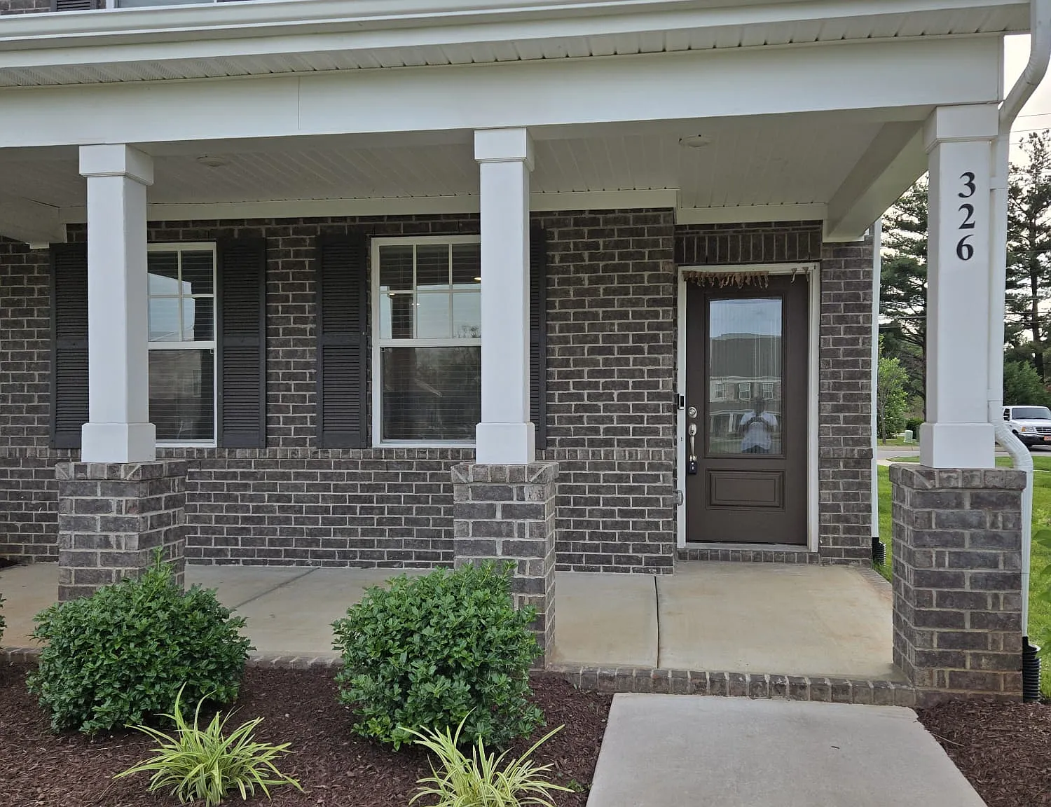 3 bed, 2.5 bath, 1691 sqft, $2,200 — Photo 1