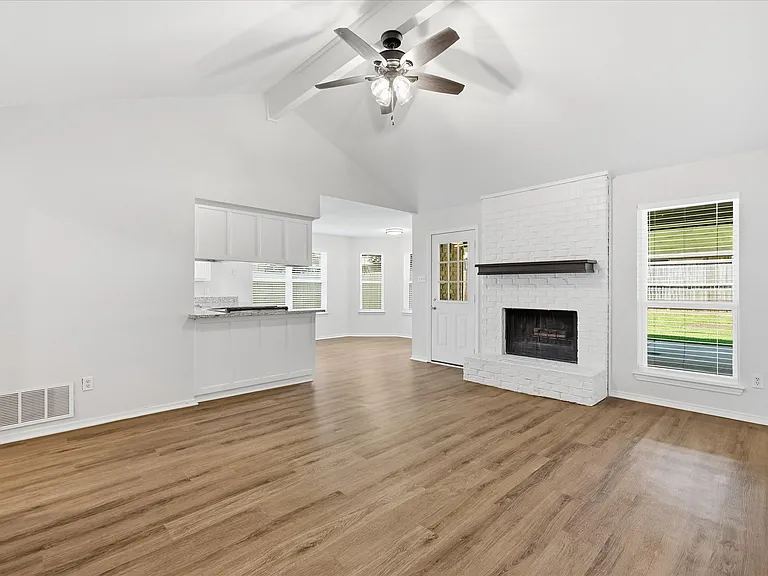 7913 Pebblebrook Dr — Photo 3