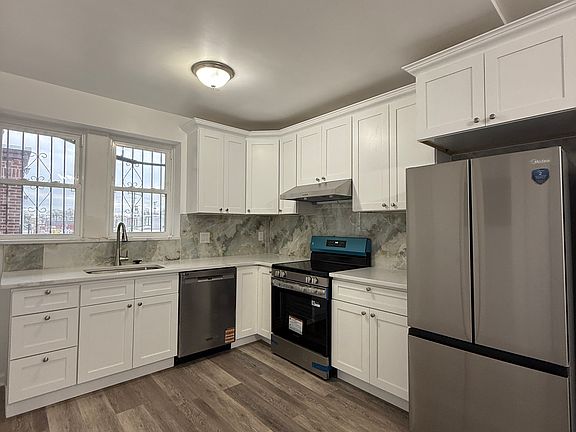 4th image of 150 W Fisher Ave