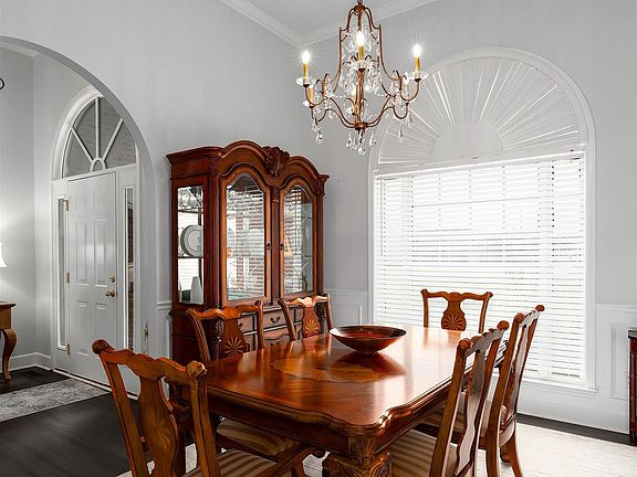 4th image of 30 Pickett Cir