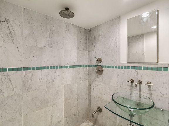 4th image of 118 W 81st St APT 2R