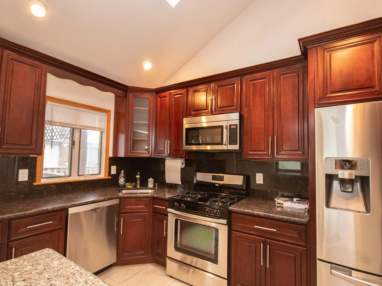 48 Rochester Ave — Photo 4
