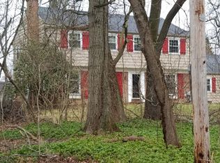 8 Harvey Ln, Malvern, PA 19355