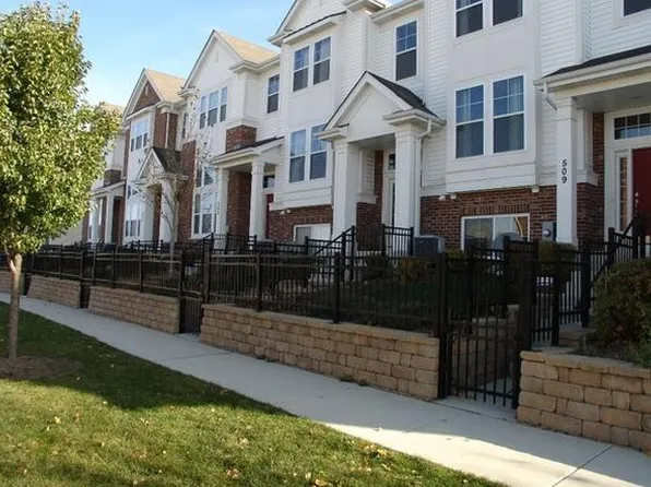 517 Plaza Pl, Aurora, IL 60504