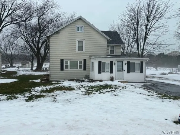 12369 Pennsylvania Ave, Silver Creek, NY 14136