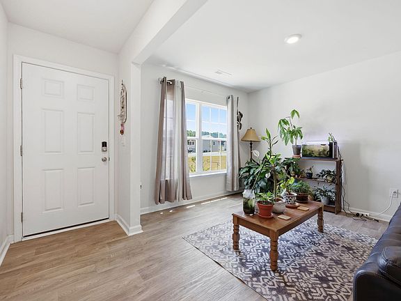 4th image of 3203 Finch Ct