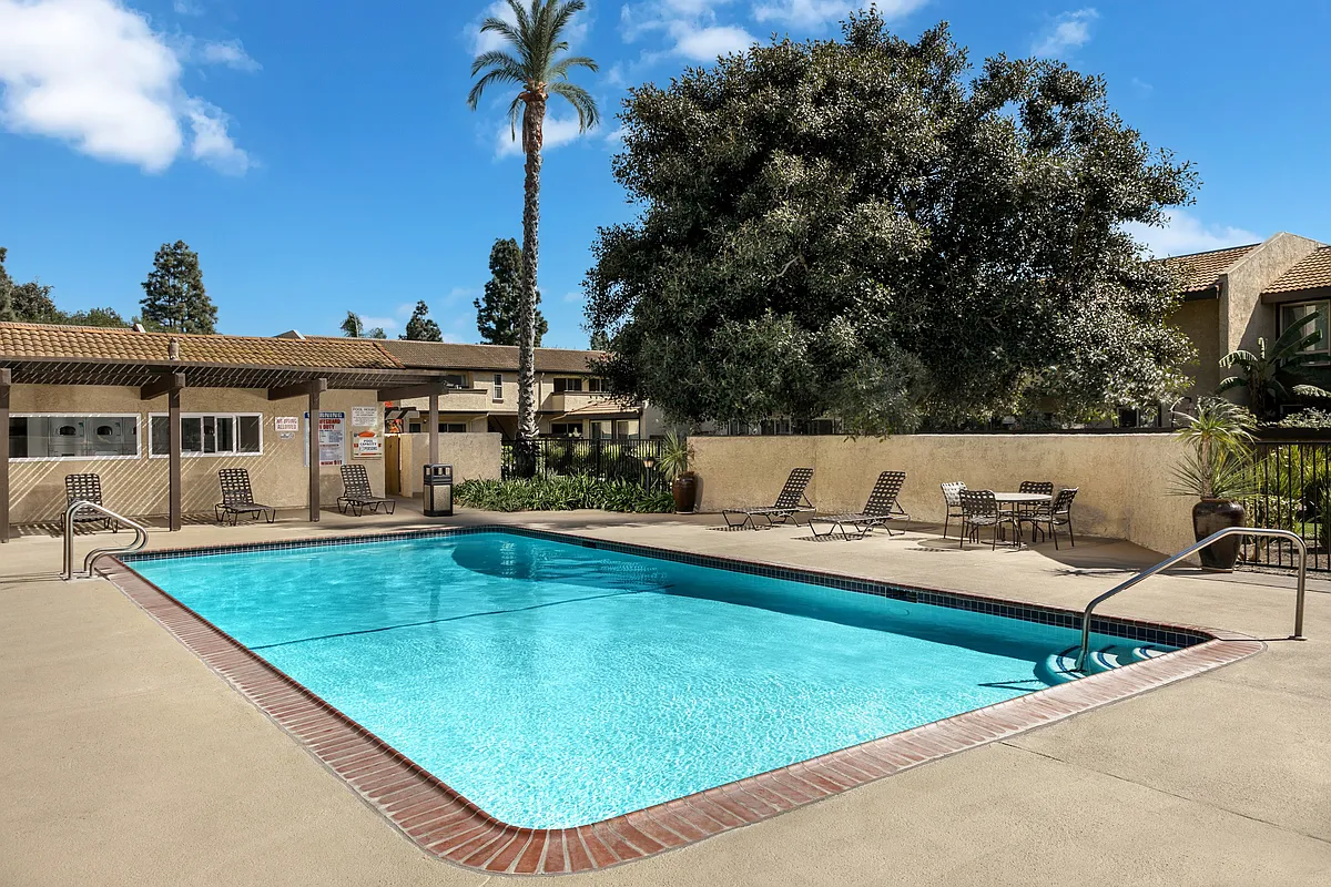 Building Photo - Villa Camarillo Apartments