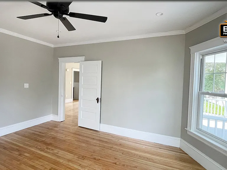 10-12 Otis St — Photo 36