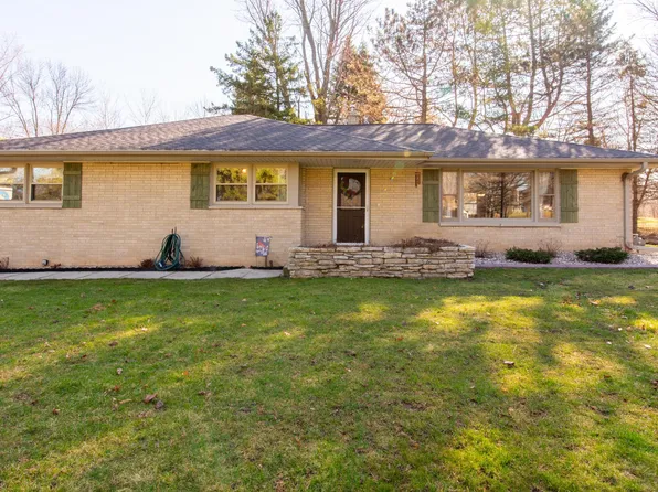 2310 S Lombardy Ln, New Berlin, WI 53151