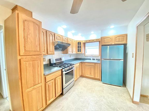 5th image of 161 Holly Ave Floor 2