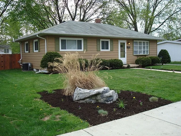 524 E New St photo 1