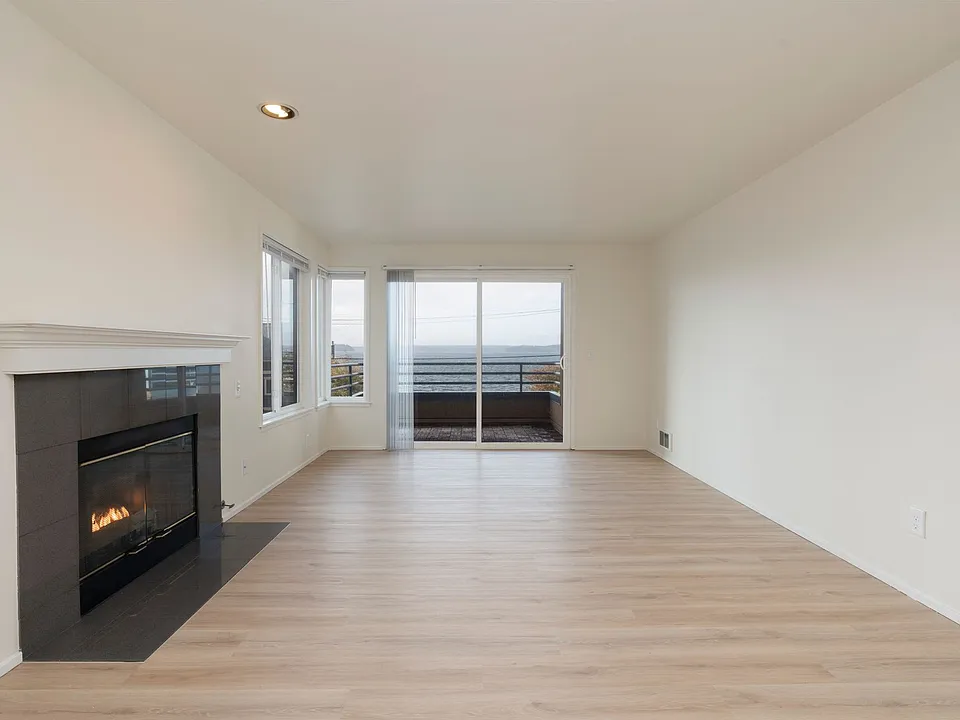 Spacious, Waterfront 2-Bedroom Apartments on Beach Drive