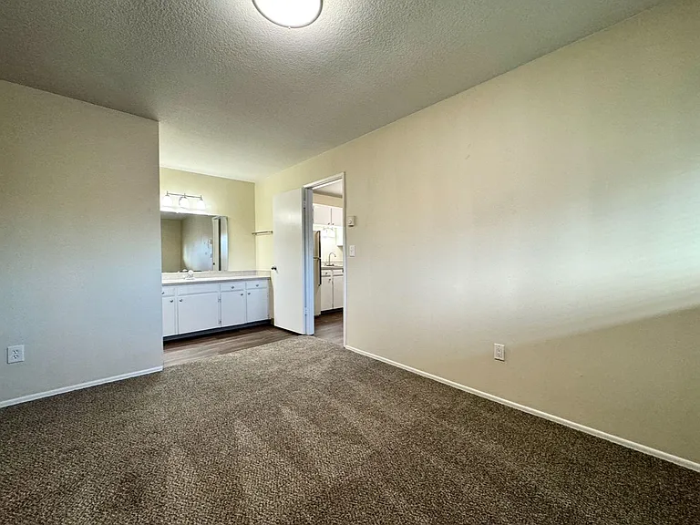 Sweetbriar Apartments — Photo 11