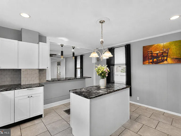 475 Old Elm St — Photo 8