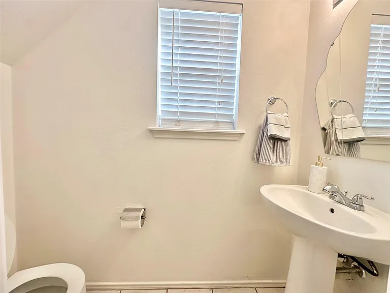 8223 Golf Green Cir — Photo 32