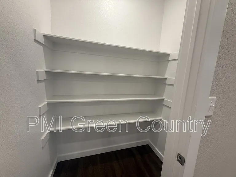 13527 S Mingo Rd #4 — Photo 5